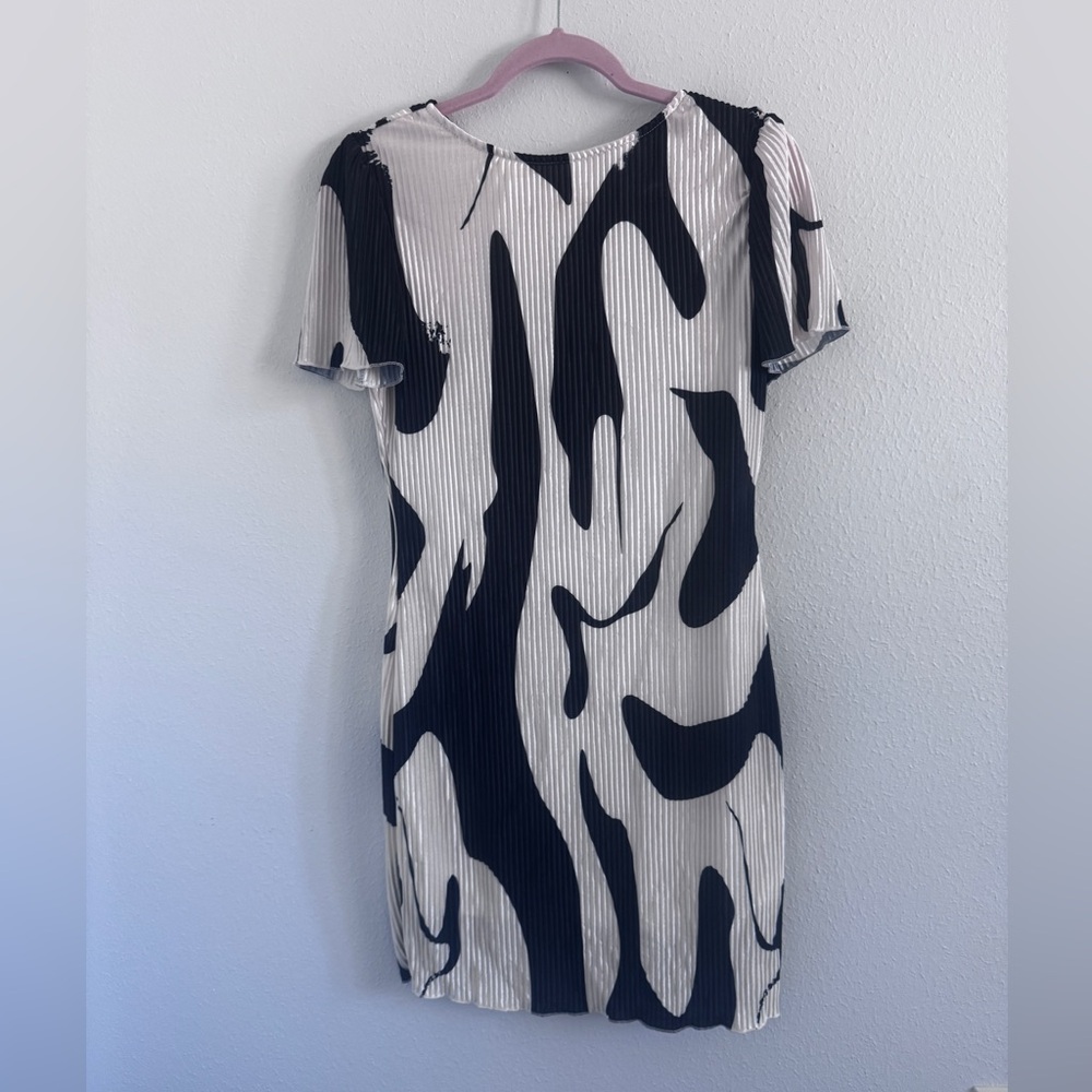 SHEIN Black and White Abstract Mini Dress